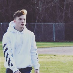 Meet your Posher, Efe